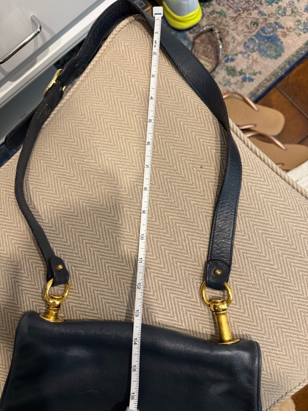 Vintage Gucci Navy Leather Shoulder Bag with Gold Logo - Picture 7 of 13